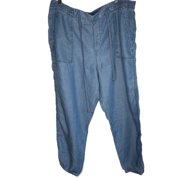 GAP Lightweight Chambray Pant - Picture 2 of 11